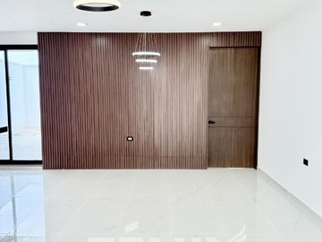 Casa en venta en zona Ánimas- Acabados premium y habitación en planta baja