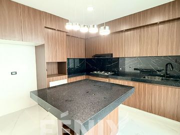 Casa en venta en zona Ánimas- Acabados premium y habitación en planta baja