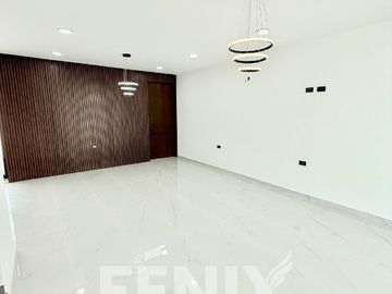 Casa en venta en zona Ánimas- Acabados premium y habitación en planta baja
