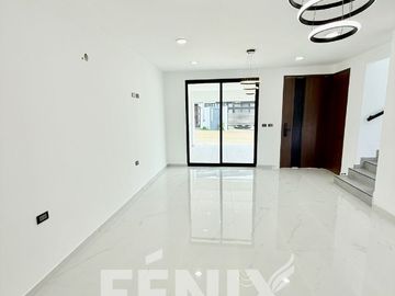 Casa en venta en zona Ánimas- Acabados premium y habitación en planta baja