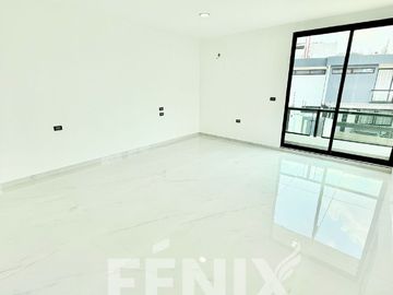 Casa en venta en zona Ánimas- Acabados premium y habitación en planta baja