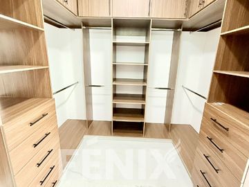 Casa en venta en zona Ánimas- Acabados premium y habitación en planta baja