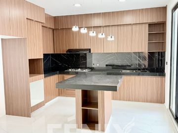 Casa en venta en zona Ánimas- Acabados premium y habitación en planta baja
