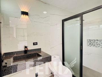 Casa en venta en zona Ánimas- Acabados premium y habitación en planta baja