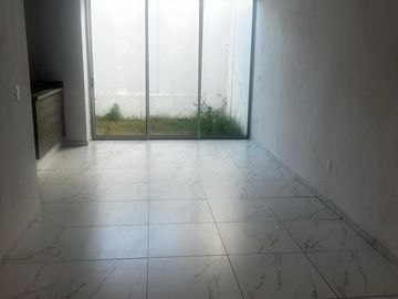 Casa en venta en Fracc Madeiras, muy cerca de valle imperial