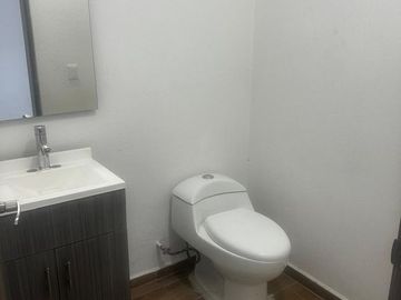 Casa en venta en Fracc Madeiras, muy cerca de valle imperial