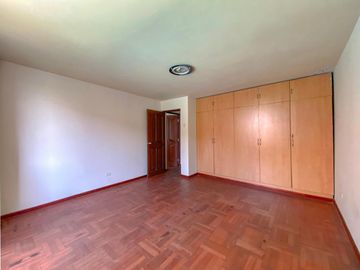 Venta De Casa En Urb. Prolongacion Benavides-Surco