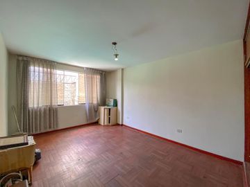 Venta De Casa En Urb. Prolongacion Benavides-Surco