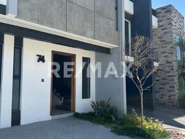Casa en Venta en Valle Imperial - (3)