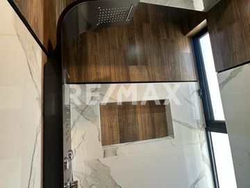 Casa en Venta en Valle Imperial - (3)