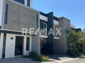 Casa en Venta en Valle Imperial - (3)