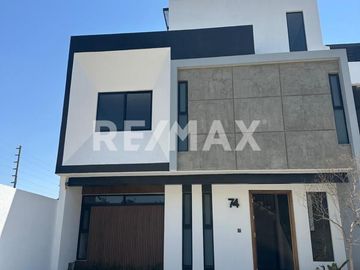 Casa en Venta en Valle Imperial - (3)