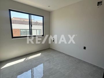 Casa en Venta en Valle Imperial - (3)