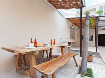 Oportunidad para inversionistas: Casa en Venta en centro histórico de Merida funcionando como hostal.