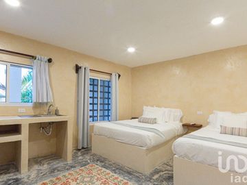 Oportunidad para inversionistas: Casa en Venta en centro histórico de Merida funcionando como hostal.