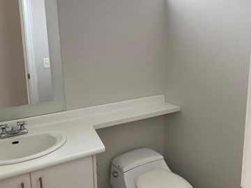 VENTA CASA 4 DORMITORIOS, CADA UNO CON BAÑO,  EN CUMBAYA