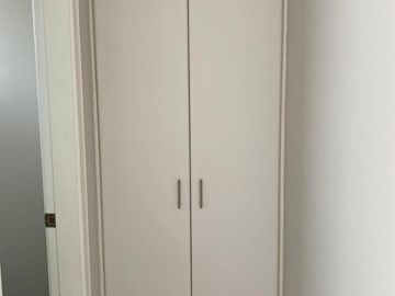 VENTA CASA 4 DORMITORIOS, CADA UNO CON BAÑO,  EN CUMBAYA