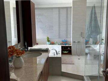 Vendo casa 4 dormitorios en Vista Grande