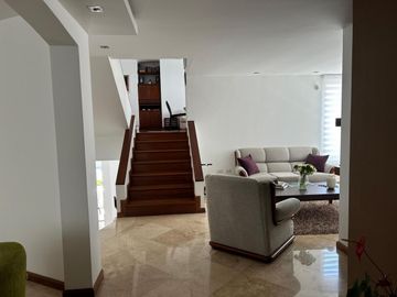Vendo casa 4 dormitorios en Vista Grande