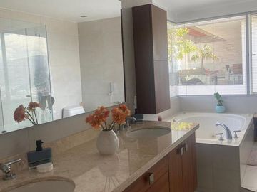 Vendo casa 4 dormitorios en Vista Grande