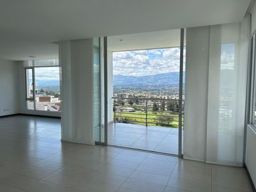 Vendo depto con vista en Cumbaya