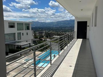 Vendo depto con vista en Cumbaya