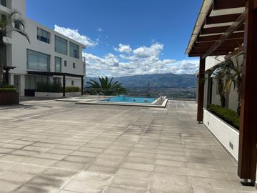 Vendo depto con vista en Cumbaya