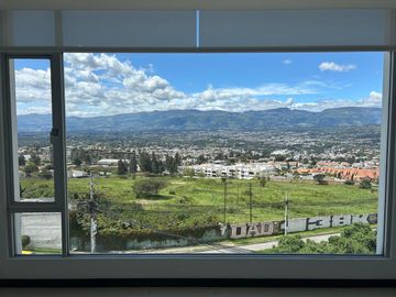 Vendo depto con vista en Cumbaya