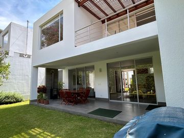 Vendo hermosa casa en Urbanización La Viña