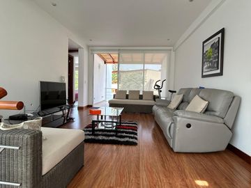 Vendo hermosa casa en Urbanización La Viña