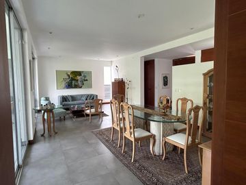Vendo hermosa casa en Urbanización La Viña