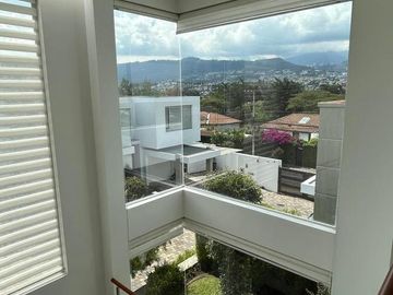 Vendo hermosa casa en Urbanización La Viña