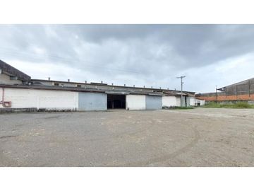 Via Daule se alquila bodega de 4000 m2