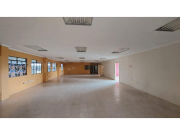 Via Daule se alquila bodega de 4000 m2