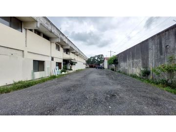 Via Daule se alquila bodega de 4000 m2