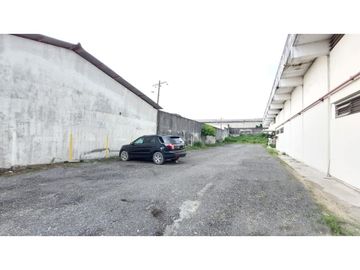Via Daule se alquila bodega de 4000 m2
