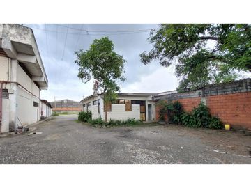 Via Daule se alquila bodega de 4000 m2