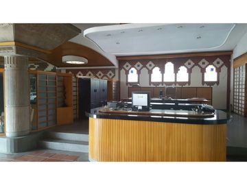 San Eduardo Amplio local con área de oficinas, bodegas, talleres