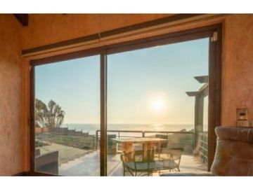 Espectacular Casa con Maravillosa Vista al Mar – Punta de Piedra