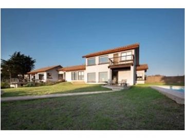 Espectacular Casa con Maravillosa Vista al Mar – Punta de Piedra