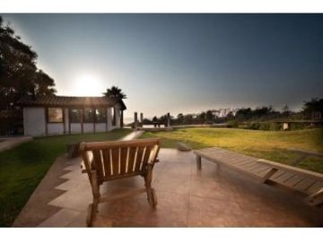 Espectacular Casa con Maravillosa Vista al Mar – Punta de Piedra
