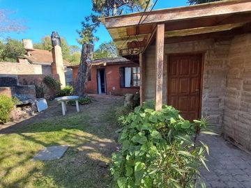Casa en venta - 2 Dormitorios 1 Baño - Villa Gesell