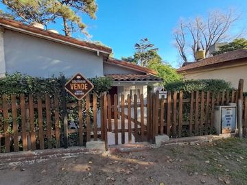 Casa en venta - 2 Dormitorios 1 Baño - Villa Gesell