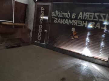 Terreno en  Venta con depto y local comercial a reciclar Banfield