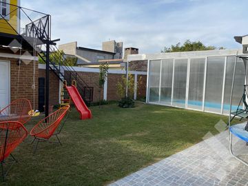 VENTA CASA CON DPTO CALLE ELORDI AL 600. Bº UNION RESIDENCIAL PLOTTIER NEUQUEN