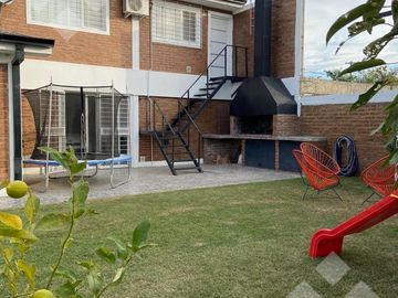 VENTA CASA CON DPTO CALLE ELORDI AL 600. Bº UNION RESIDENCIAL PLOTTIER NEUQUEN
