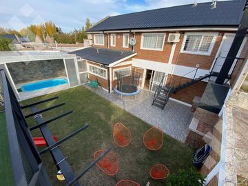 VENTA CASA CON DPTO CALLE ELORDI AL 600. Bº UNION RESIDENCIAL PLOTTIER NEUQUEN