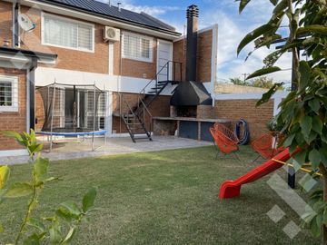 VENTA CASA CON DPTO CALLE ELORDI AL 600. Bº UNION RESIDENCIAL PLOTTIER NEUQUEN