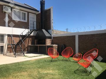 VENTA CASA CON DPTO CALLE ELORDI AL 600. Bº UNION RESIDENCIAL PLOTTIER NEUQUEN