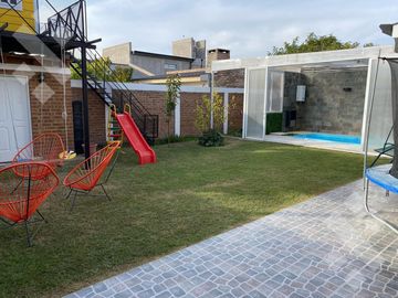 VENTA CASA CON DPTO CALLE ELORDI AL 600. Bº UNION RESIDENCIAL PLOTTIER NEUQUEN